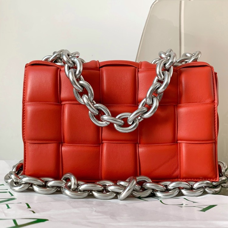 보테가 베네타 더 체인 카세트 백